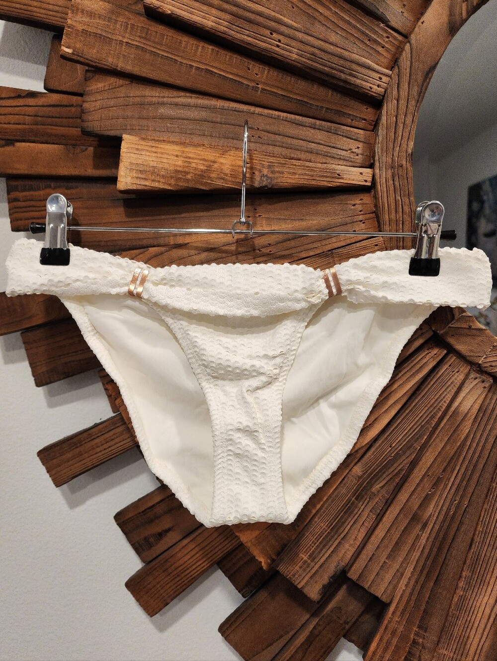 NEW! VIX PAULA HERMANNY  White Textured Bikini Bottom with Gold Logo Sz Small